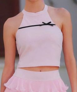 Áo tennis cổ yếm màu hồng có nơ